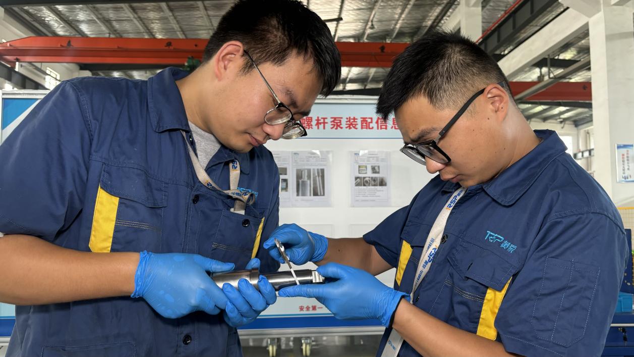 皖屯溪區：機器轟鳴奏響「雙過半」奮進曲