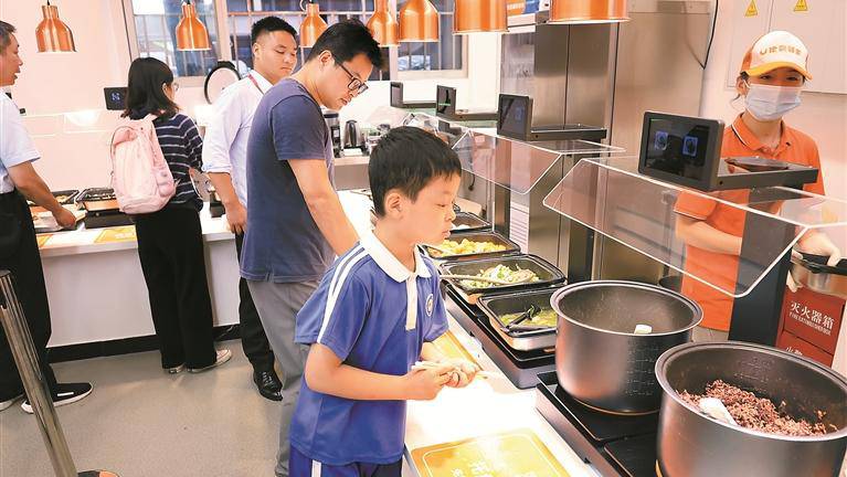 數字化加持 深圳人吃飯變簡單了！社區居民吃定社區食堂
