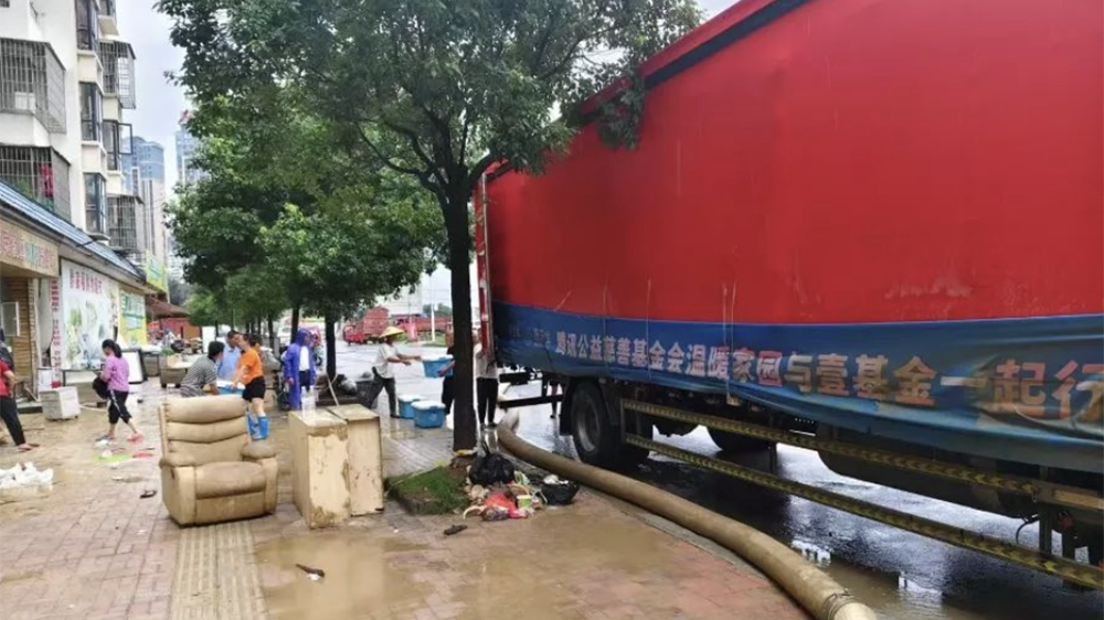 騰訊公益慈善基金會聯合壹基金馳援榕江 首批救災箱已抵災區