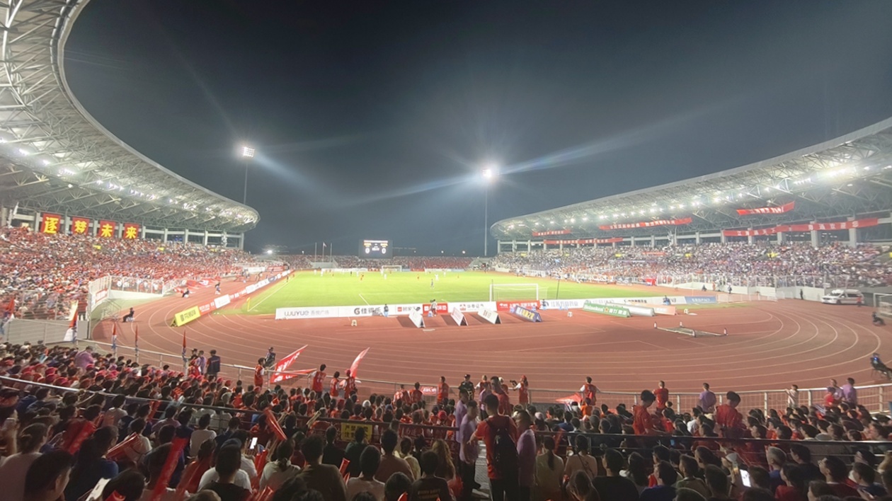 單日迎客73萬  南通足球隊新主場首秀引爆4.2億文旅消費