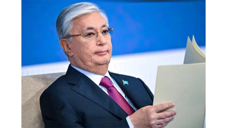 哈薩克斯坦總統簽署法律：禁止在公共場所蒙面