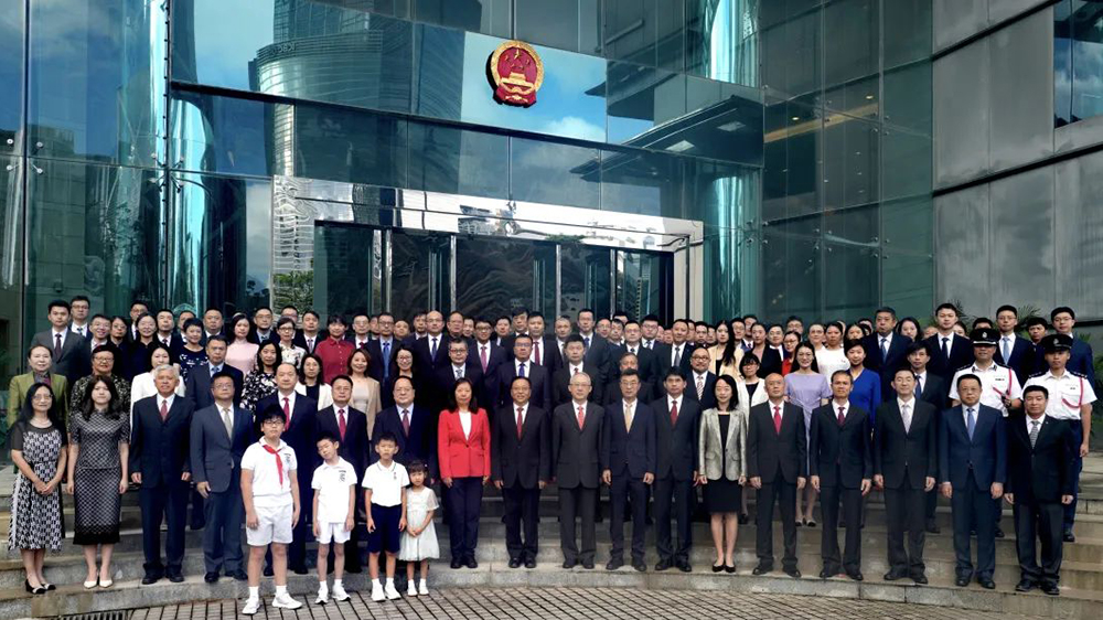 外交部駐港公署舉行慶祝香港回歸祖國28周年升旗儀式