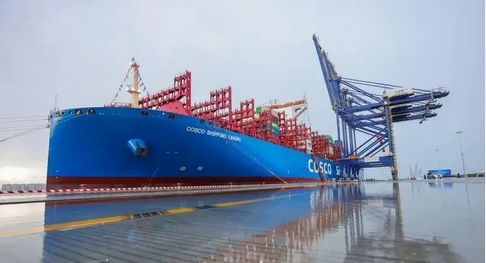 中國首艘甲醇雙燃料動力集裝箱船完成綠色甲醇加注