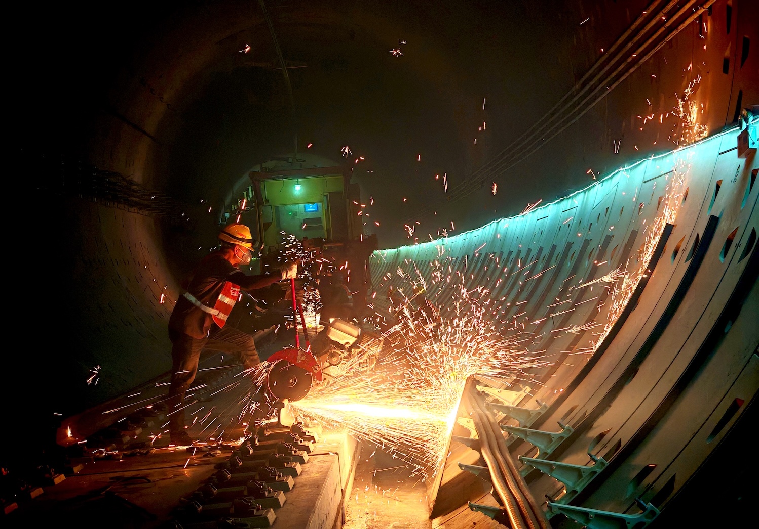 再傳捷報 廣州地鐵二十二號線後通段長軌貫通