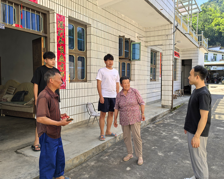 徵兵走訪暖人心  皖黟縣柯村鎮雙胞胎學子攜夢向軍營