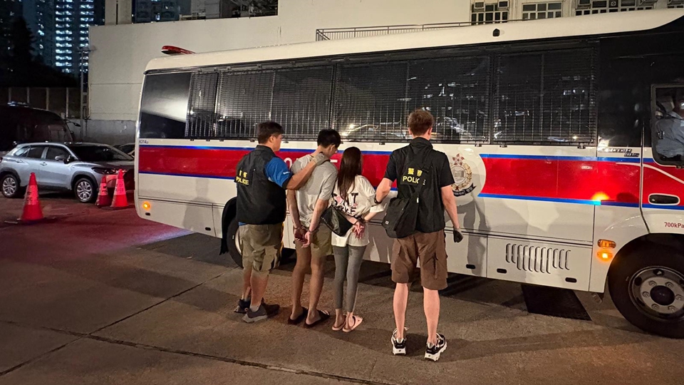 警方黃大仙搗破毒品儲存倉 拘2人 檢值29萬元太空油