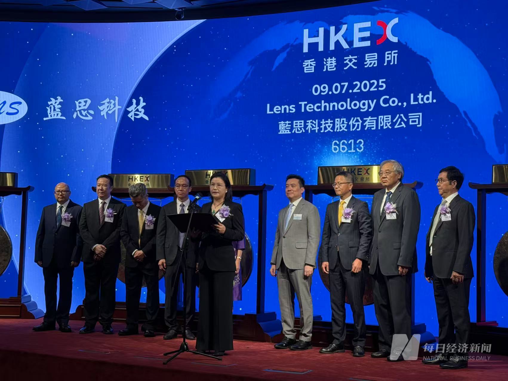 「港交所的鑼不夠用了」 史上首次！5家公司同一天在香港上市 金融大會堂人滿為患盛況罕見