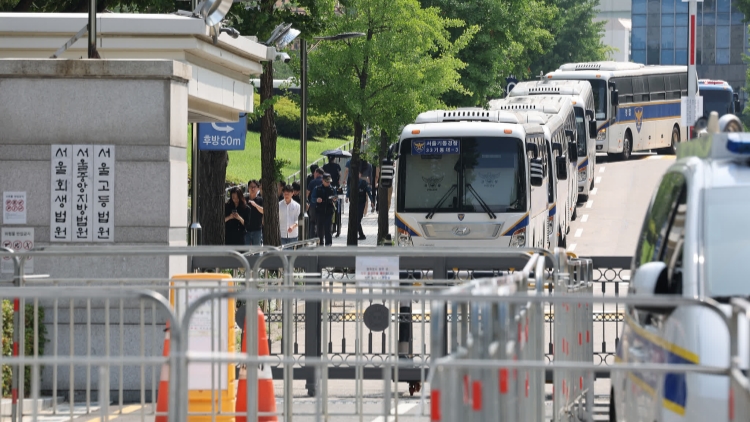 韓國前總統尹錫悅抵達法院 出席拘留令必要性審查