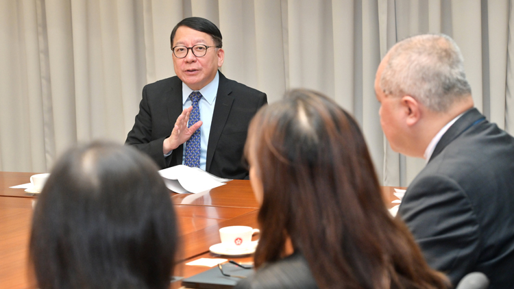 天文台發出紅色暴雨警告 當局超前部署應對「丹娜絲」