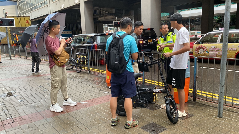 警方東九龍打擊非法駕駛電動單車 拘捕7名男子