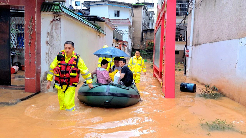 忠誠鑄就消防盾牌 熱血守護萬家燈火 ——記安徽屯溪區政府老街專職消防隊隊長程順富