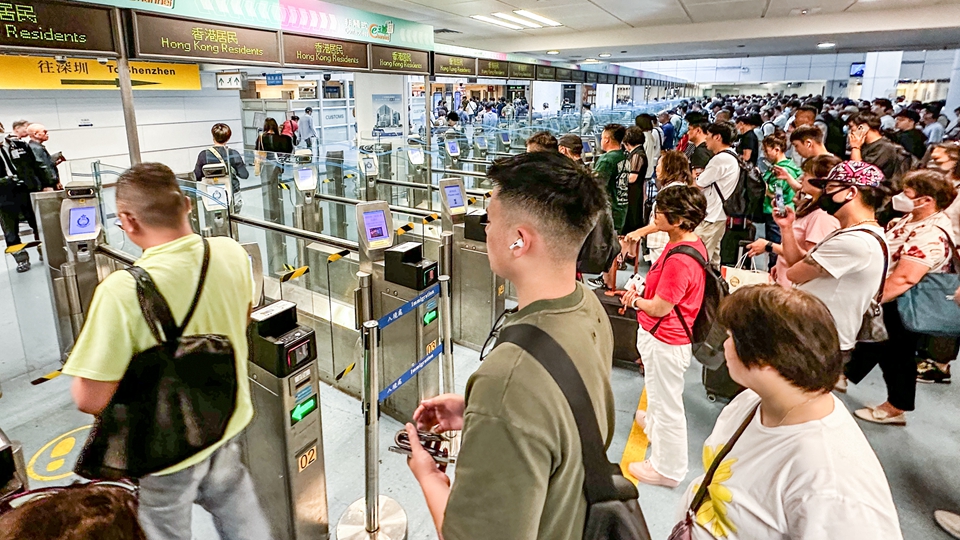 上半年1.36億人次港澳台居民出入內地 按年升12.2%