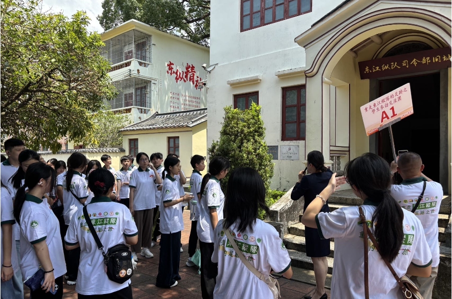 80多名澳門學子深圳大鵬重走東縱抗戰路 深澳共築家國記憶