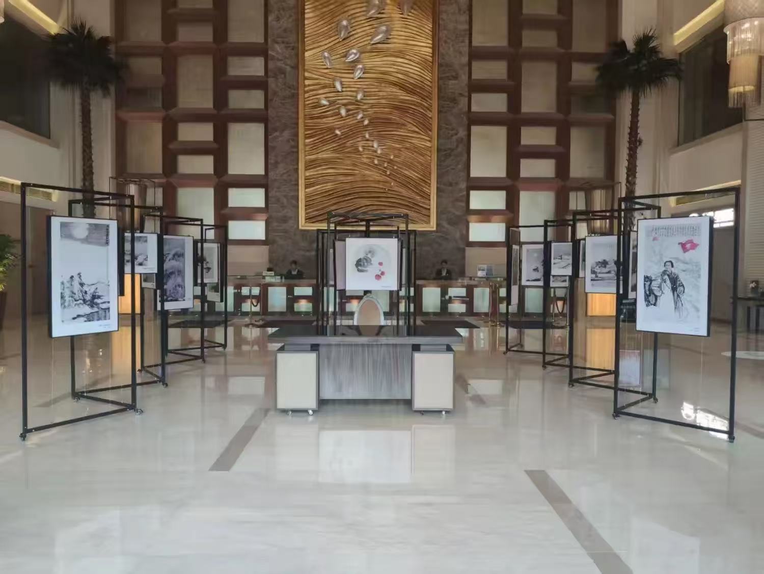 張偉洪冰雪山水畫展啟幕添彩「冰城夏都」