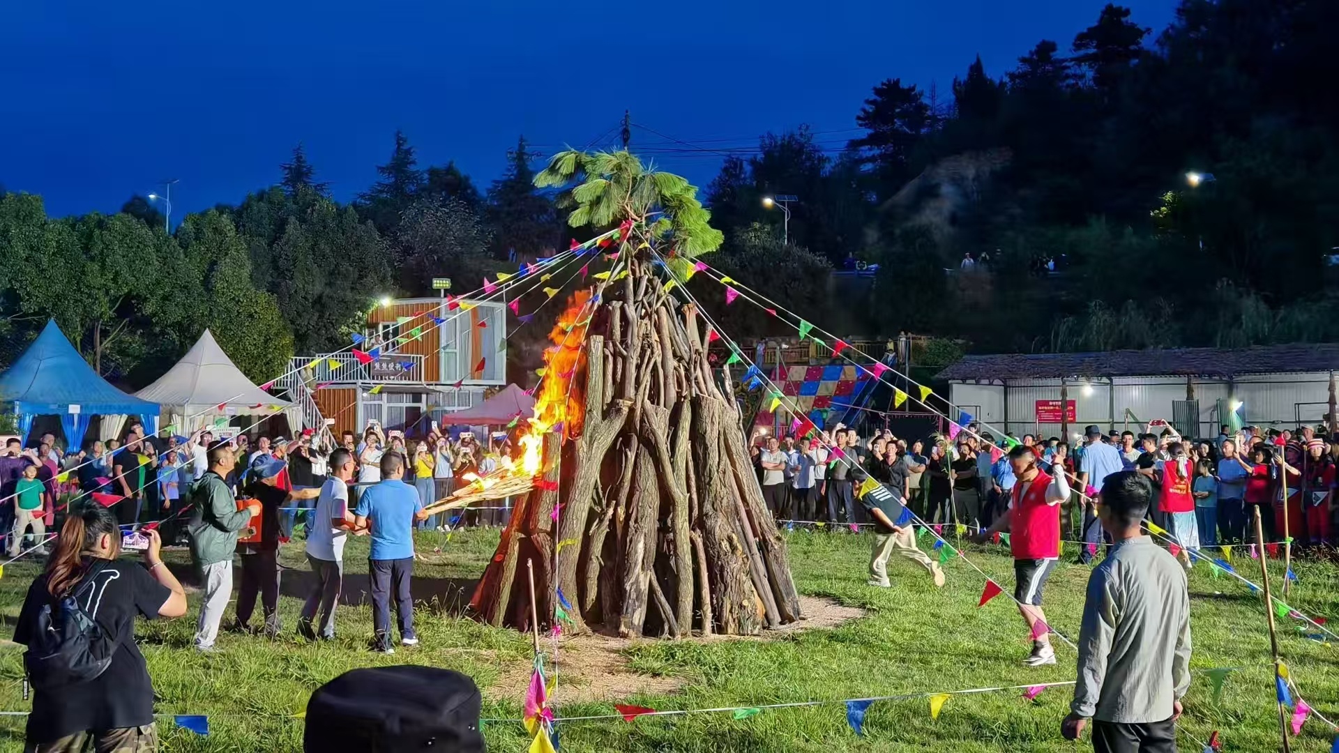 霑益：火把點燃火熱盛夏 九龍邀你共享19.7度清涼之約