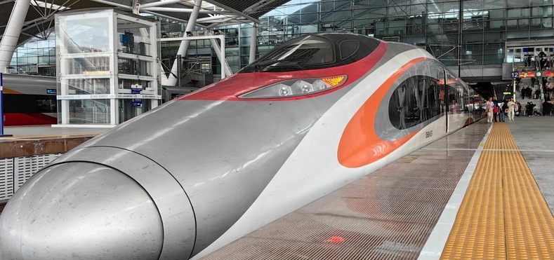 港鐵：港鐵列車、輕鐵及港鐵巴士服務將維持正常班次 直至今晚收車