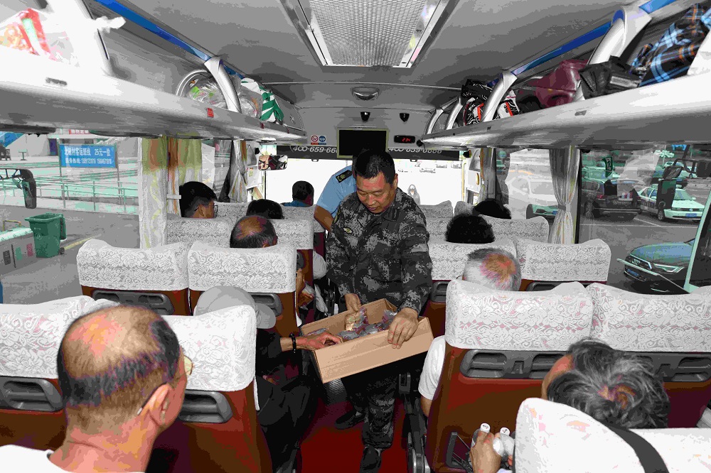 火車停運黑龍江漠河市暖心舉措護送旅客返程