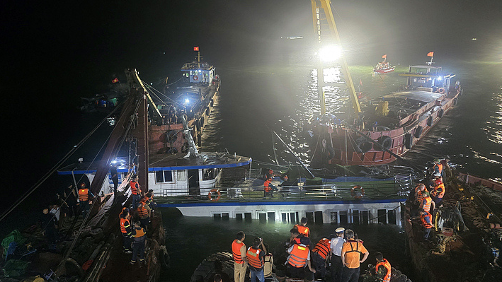 越南遊船傾覆事故官方通報：遊船實載49人 確認35人死亡4人失蹤