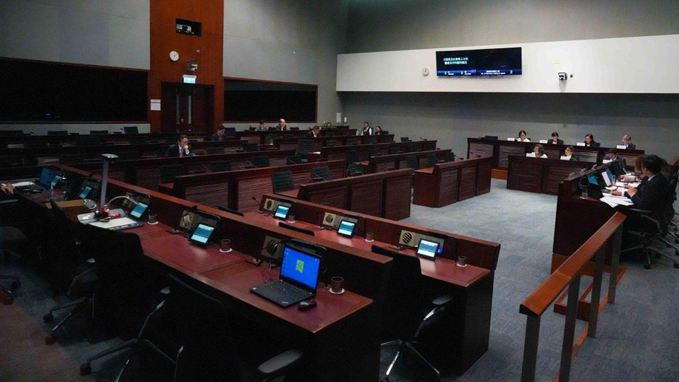 楊何蓓茵：持續改進公務員醫療及牙科福利