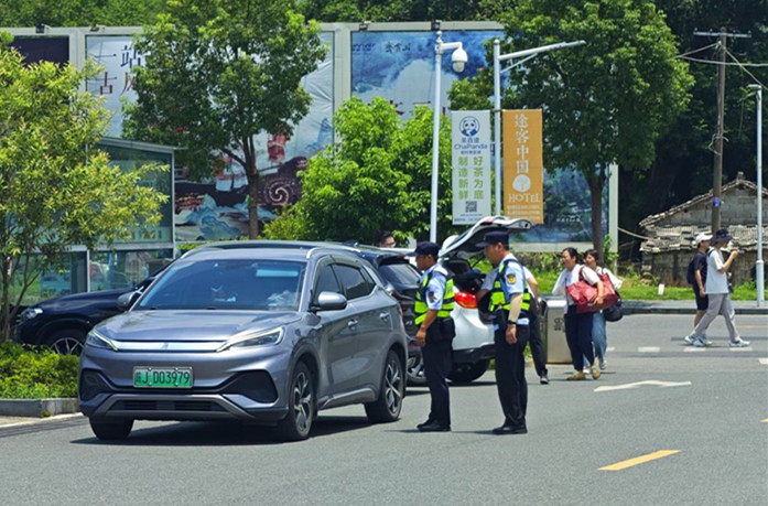 皖黟縣：錯峰錯時執法 護航安全旅途