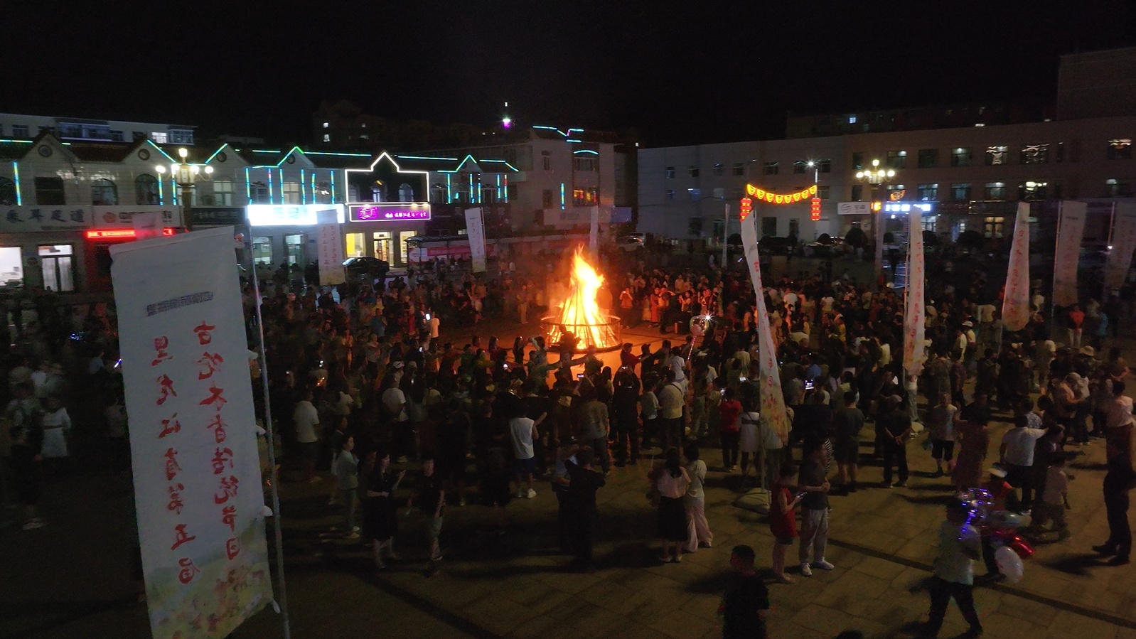 黑龍江呼瑪河畔篝火燃：古倫木沓節以歌舞為筆繪就民族團結新畫卷