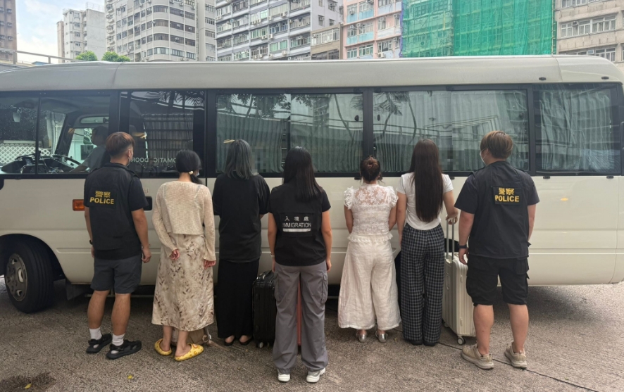 警方旺角打擊黑工 拘捕9名女子