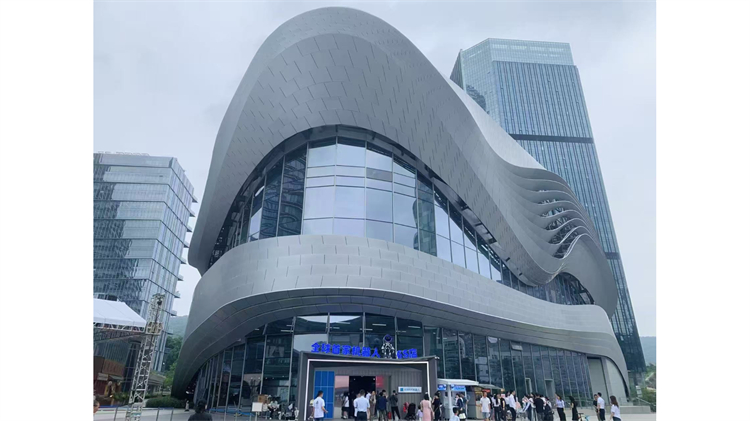 全球首家機器人6S店登陸深圳！ 展銷售後全場景體驗