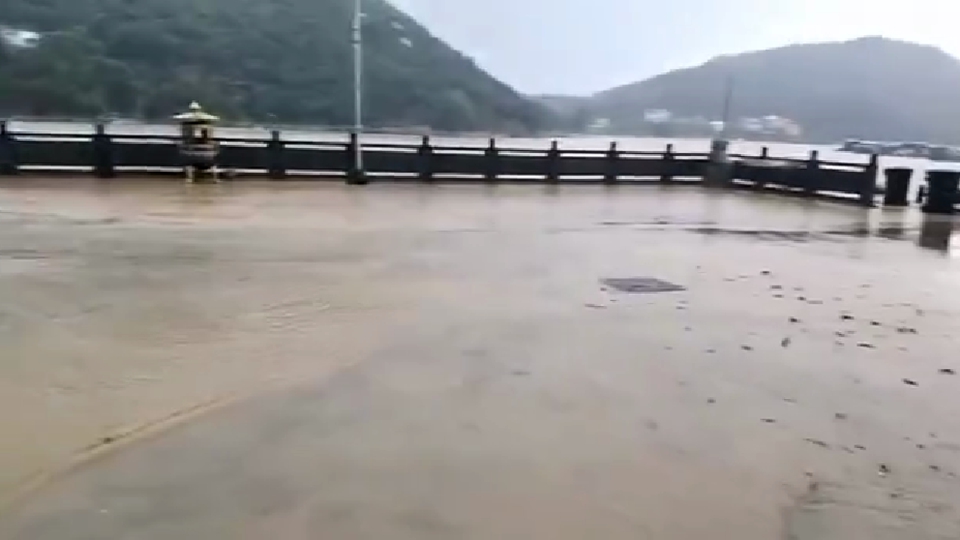 有片｜黑雨雨勢滂沱 多區錄得超過100毫米雨量