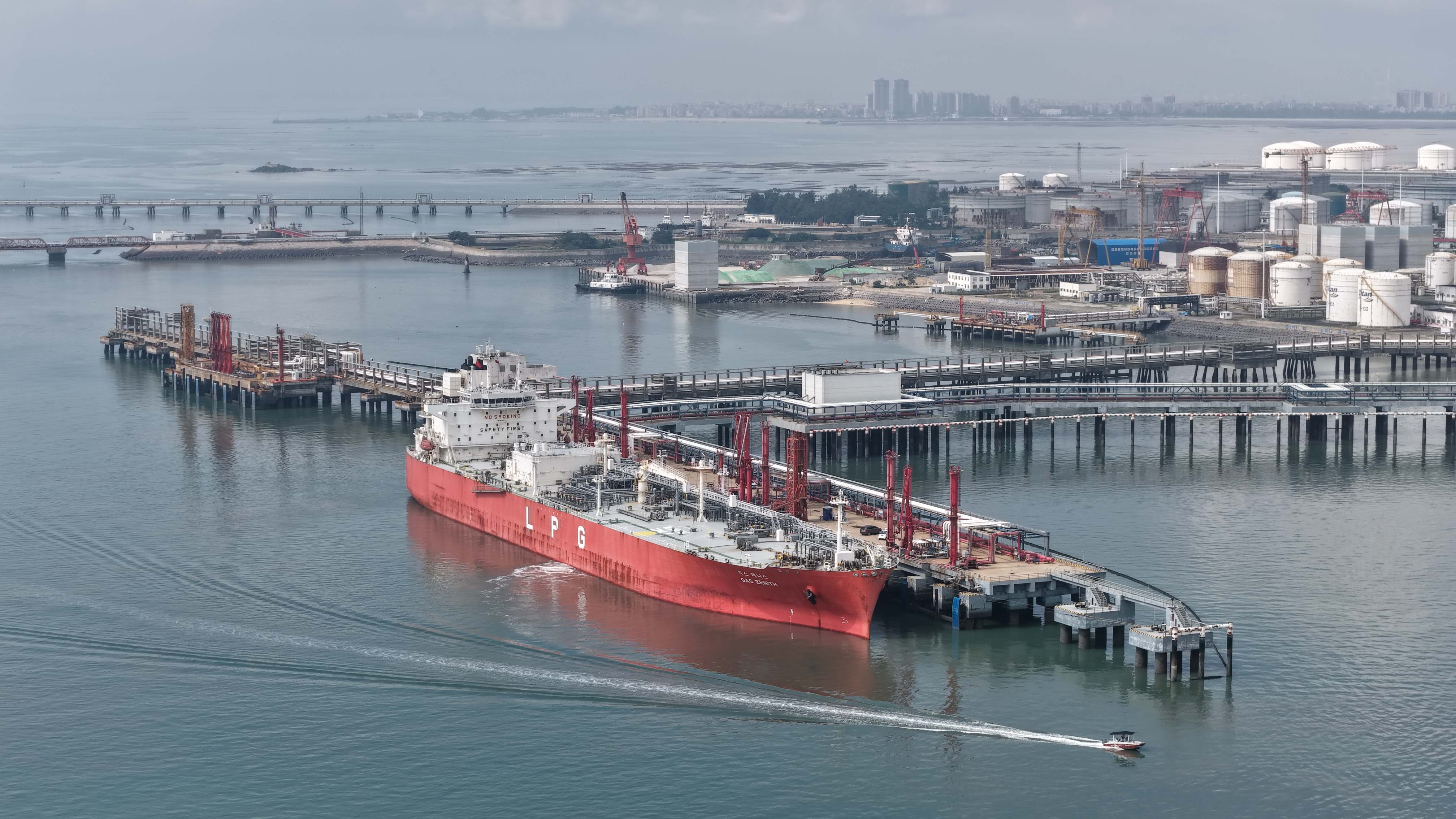 百宏化學首艘進口丁烷船靠泊泉港中燃碼頭 「船-港-廠」直輸模式為石化產業賦能