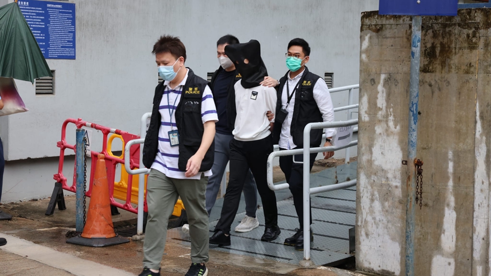 警方國安處拘43歲男子 涉恐嚇傳媒按指示報道支援海外逃犯內容