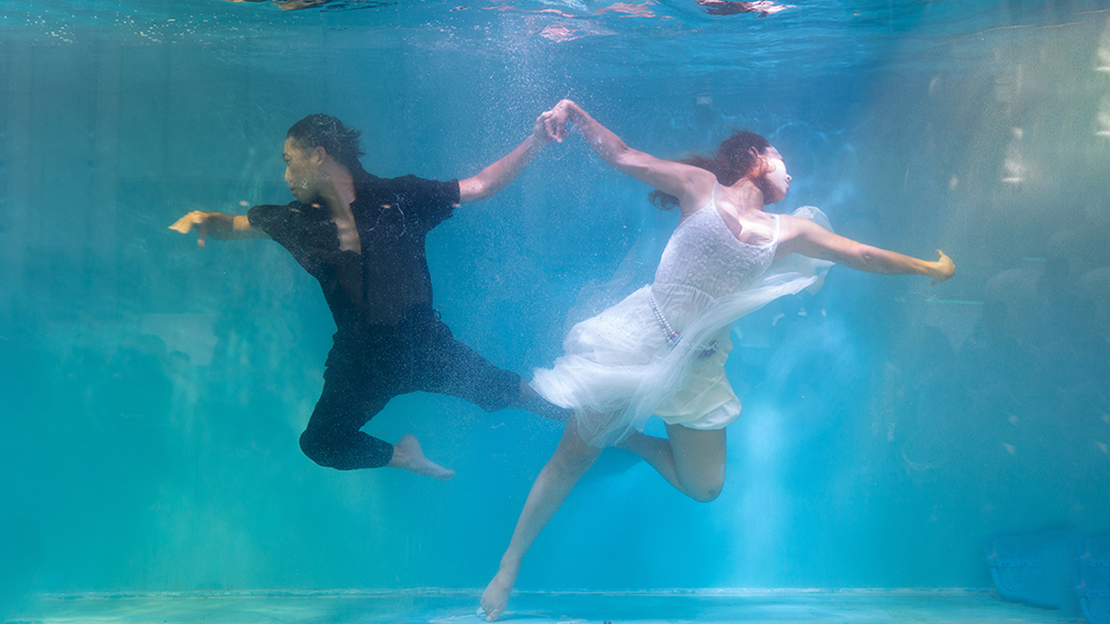 全港首座海港水下劇場觀塘啟幕 蔡頌思冀香港成為亞洲水下表演藝術樞紐