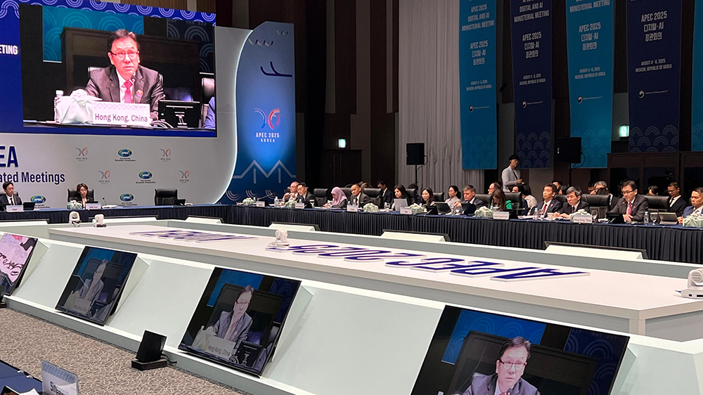 孫東在韓國仁川出席亞太經合組織數字與人工智能部長級會議