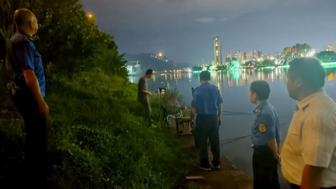 皖屯溪屯光鎮：夜間巡查護漁 守護生態安全