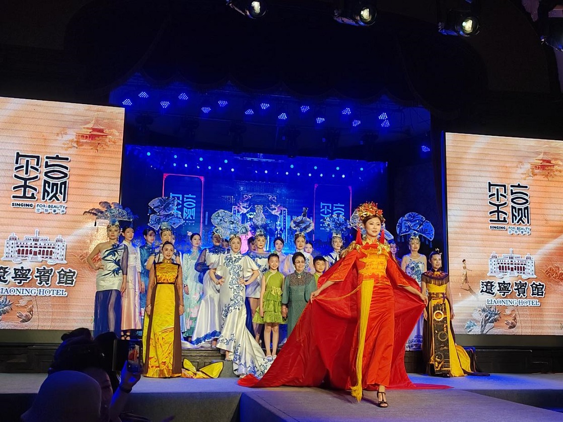 遼寧賓館非遺旗袍坊揭牌 百年技藝煥新彩「滿韻華裳」秀盛京