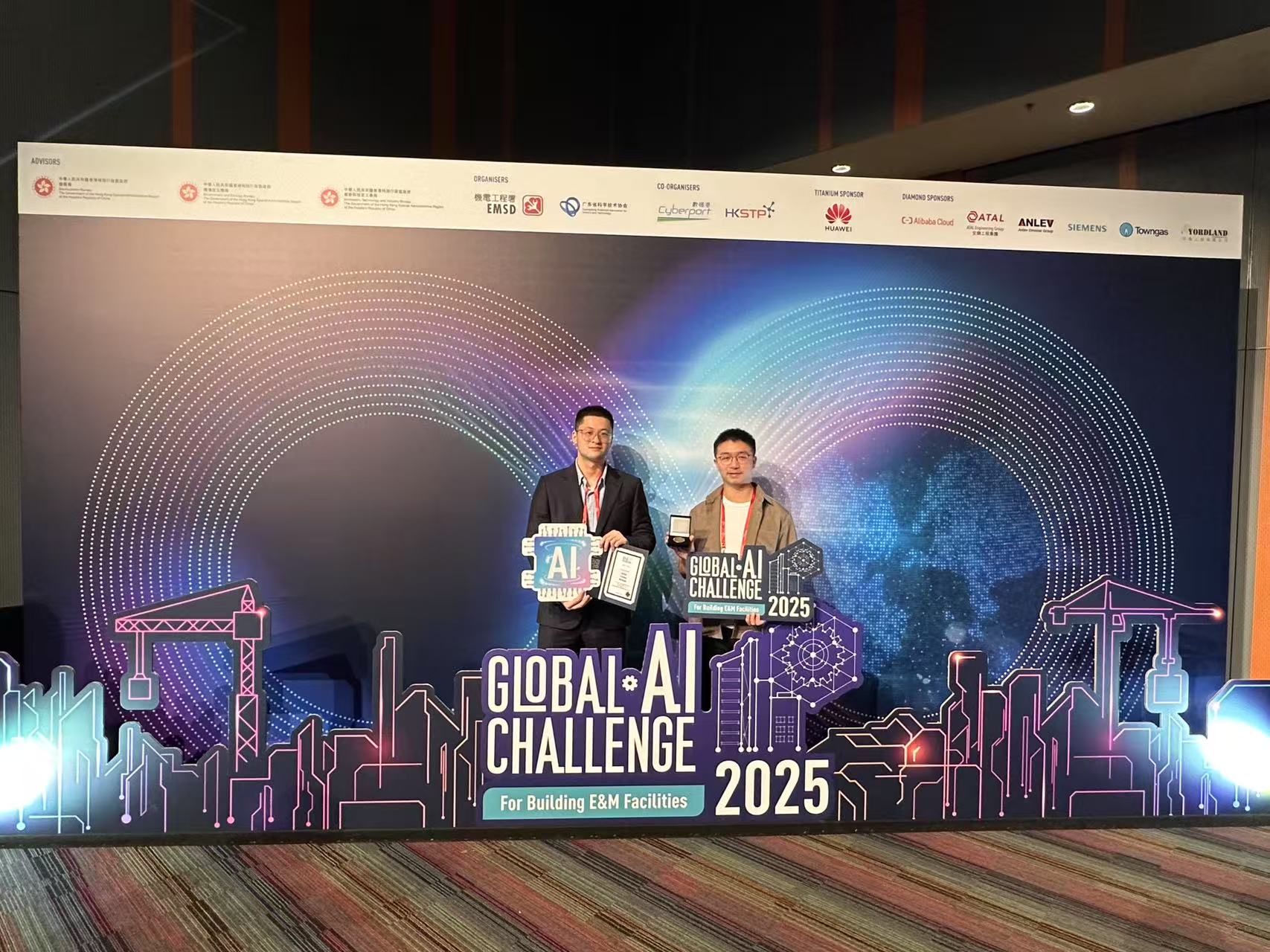研發AI模型精準預測冷氣需求助商廈節能 嶺大團隊奪「國際建築機電人工智能大挑戰」金獎