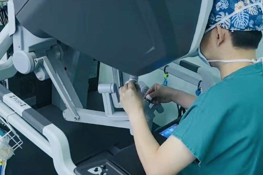 71歲港籍長者跨境尋醫 手術機器人「神助攻」　