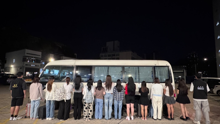 警方元朗掃黃拘26名女子