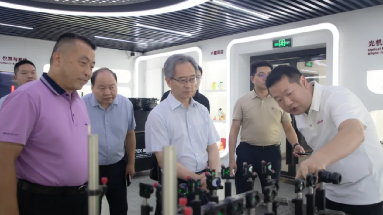 湖南省科技廳黨組書記李志堅在湘江新區調研光電產業發展