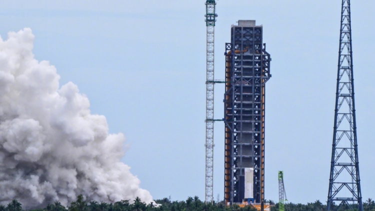 我國載人登月運載火箭長征十號 首次系留點火試驗取得圓滿成功