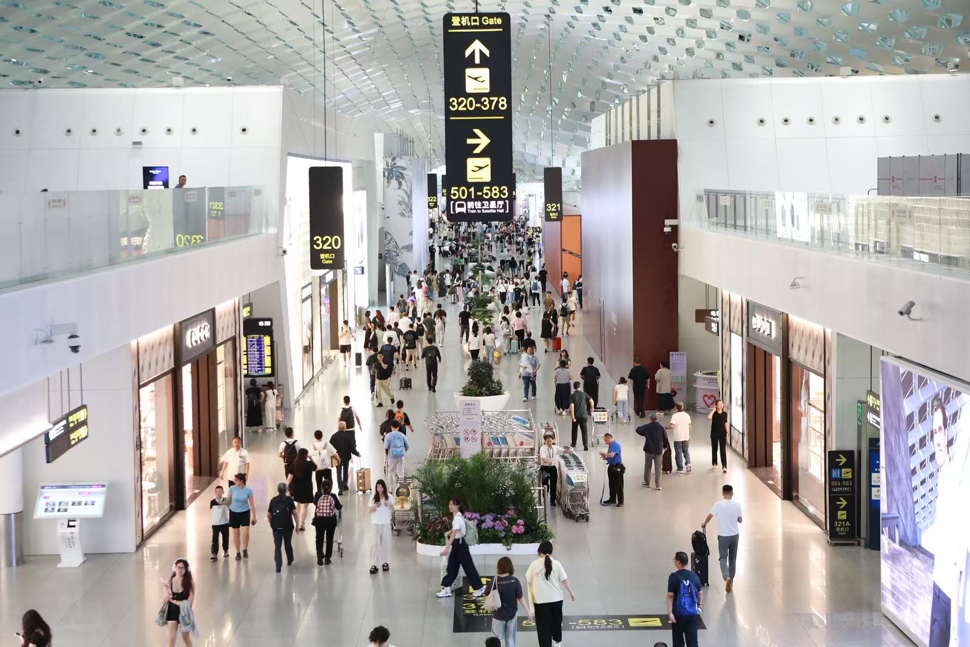 深圳機場7月國際及地區客流量超53萬人次