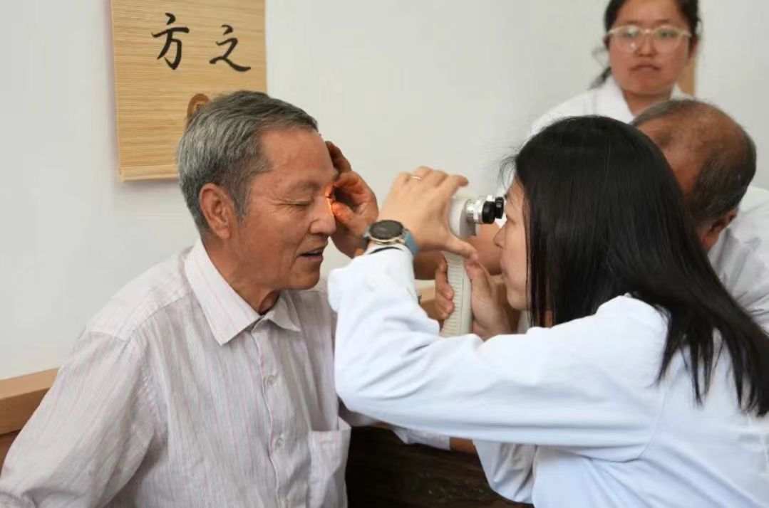 山西左權澤城村：兩代醫者夢 一脈杏林情