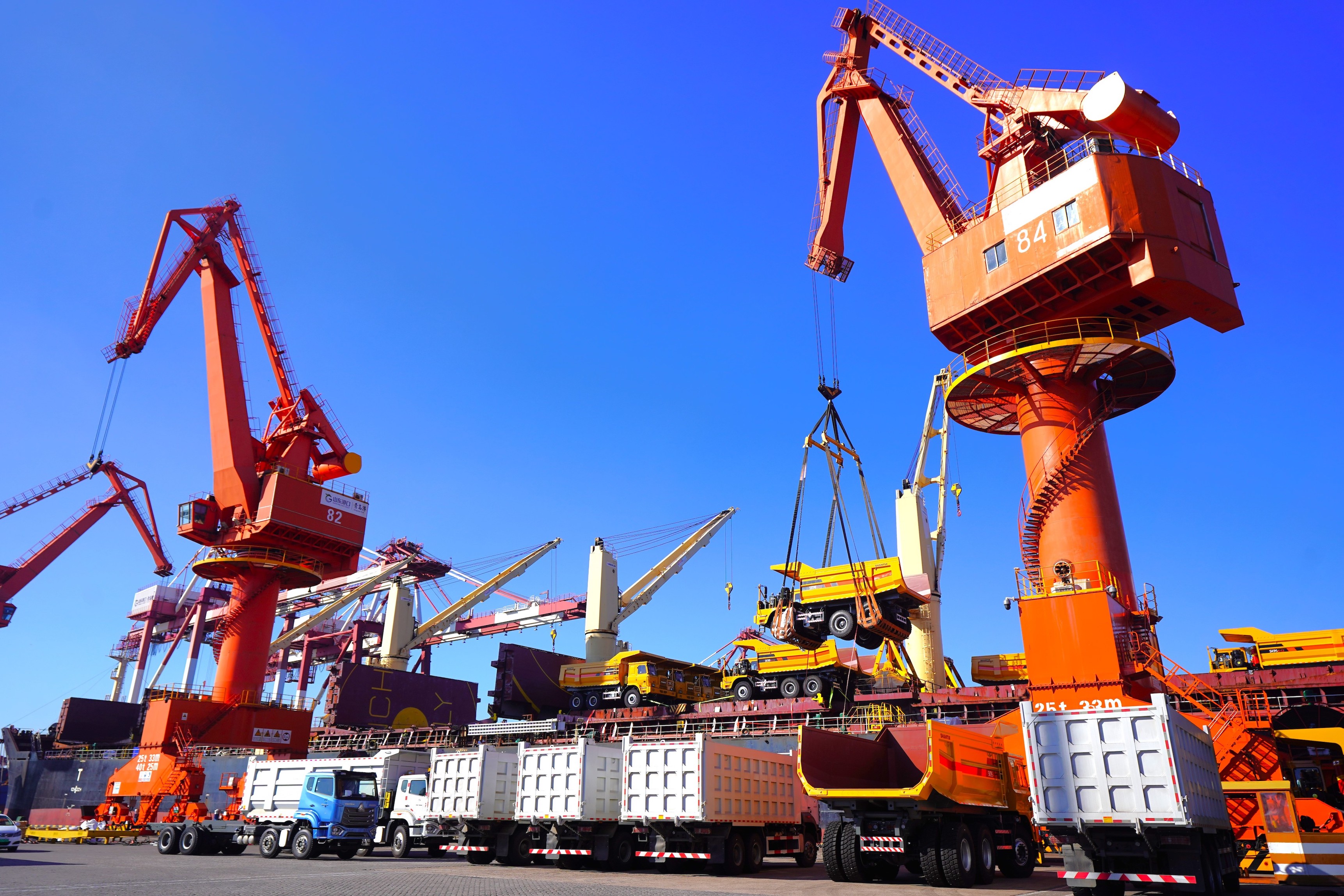 前七個月青島港累計出口商品車同比增長23%