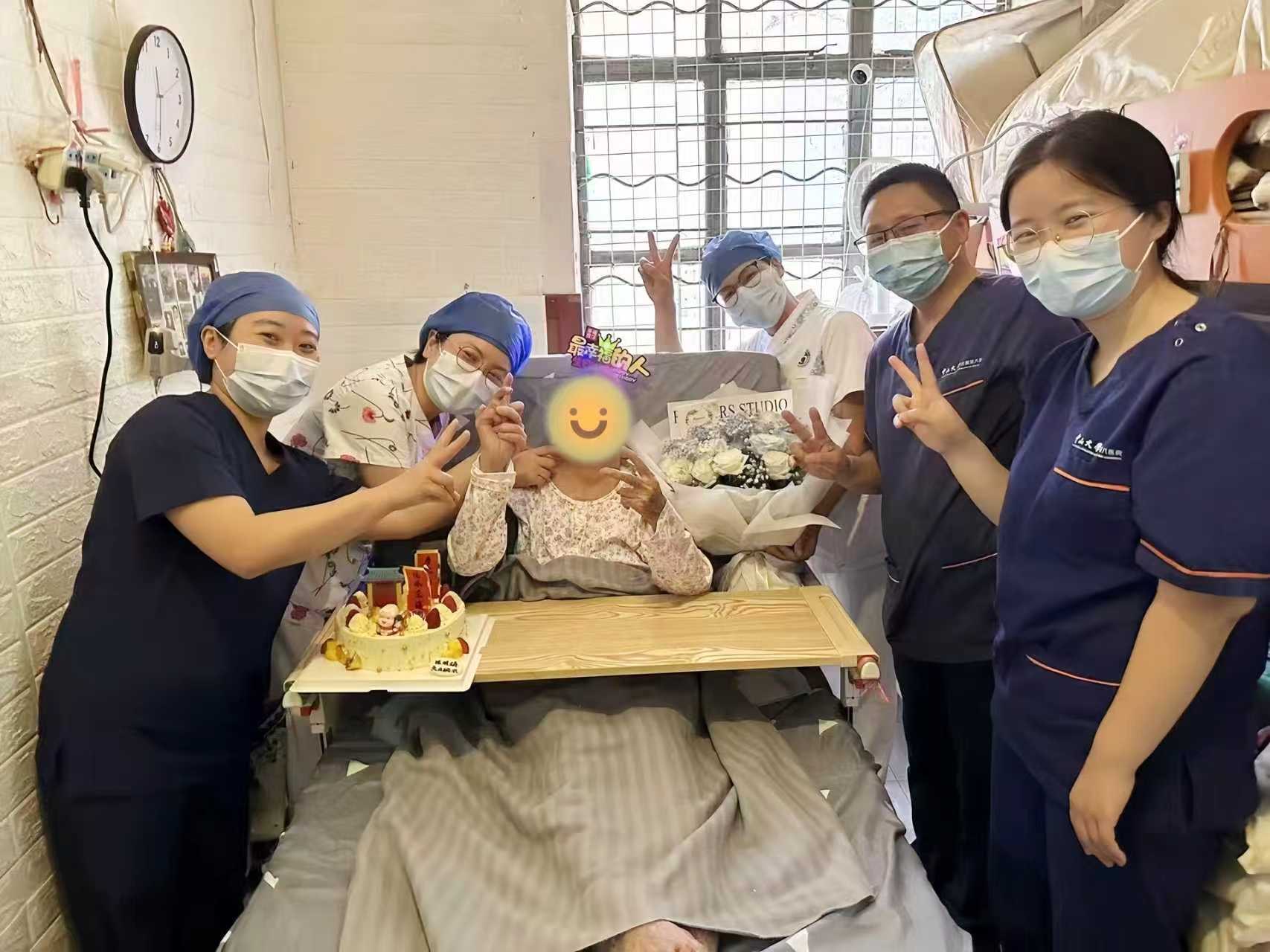 深圳人看病照護不挪「窩」 　2.5萬張家庭病床「安」進家