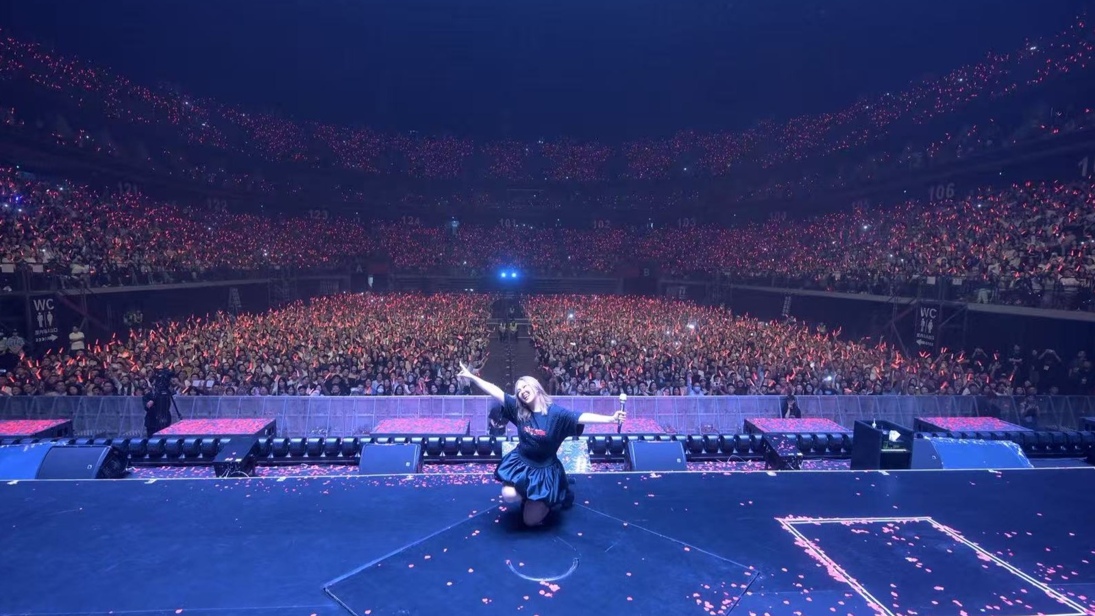 有片丨衛蘭彿山演唱會 Encore「冷雨夜」寓意學會從容面對問題