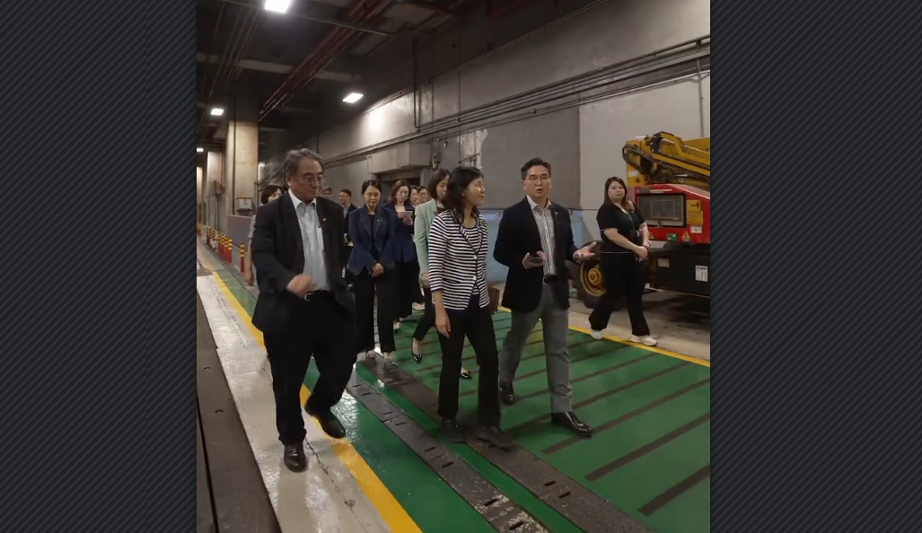 有片丨陳美寶到訪港鐵火炭車廠 了解應用科技操作