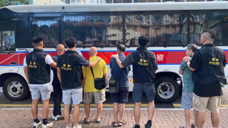  警方深水埗打擊街頭賭博拘4男