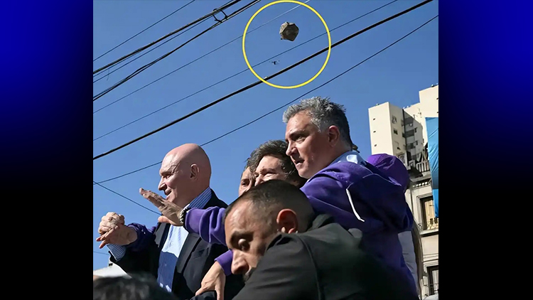 阿根廷總統米萊在助選活動上遭投石襲擊 無人受傷