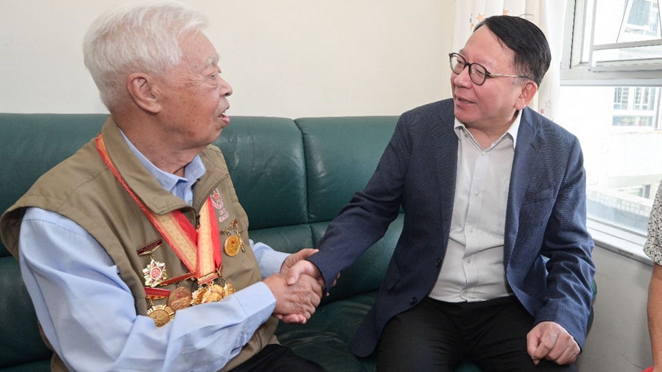 陳國基及麥美娟探訪抗戰老兵 向他們表達慰問和關懷