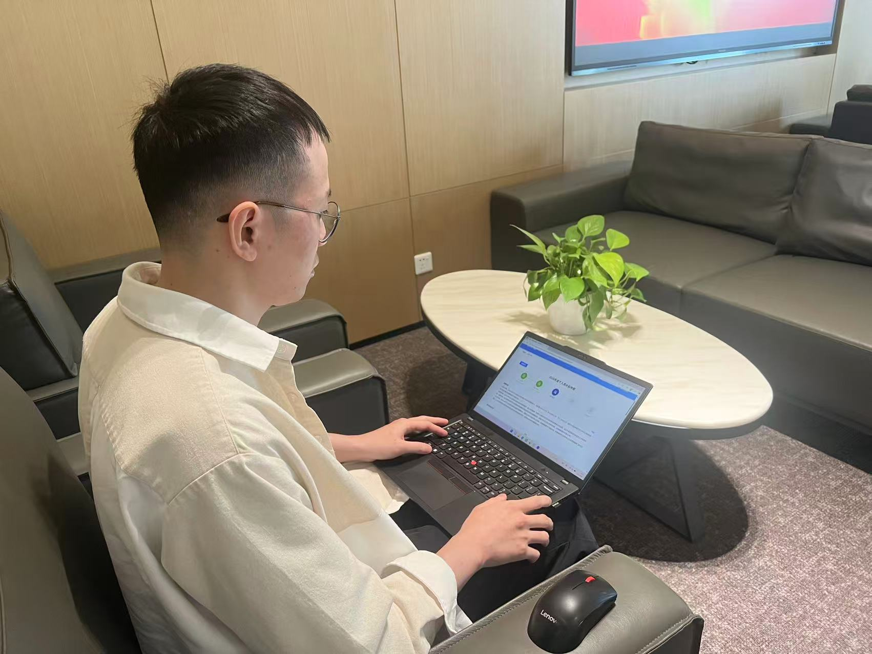 AI賦能：「港澳青年十二條」補貼申報量倍增 來深港澳青年人均超4萬元補貼