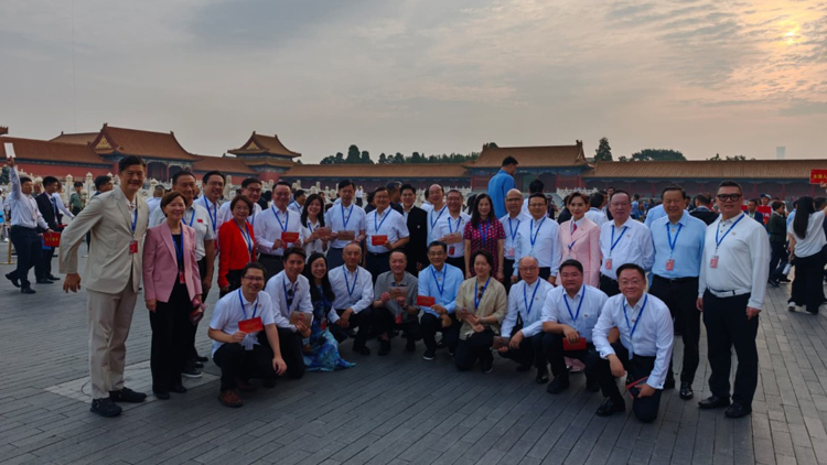 抗戰勝利80周年｜香港特區代表團抵達天安門廣場 出席抗戰勝利80周年紀念大會